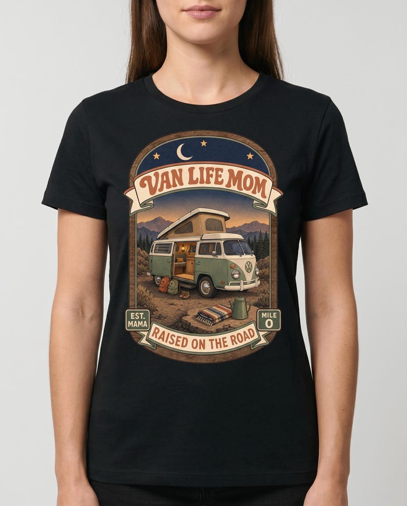 Maglietta "Van Life Mom", regalo ideale per mamme che viaggiano in camper o in stile road school, perfetta per famiglie nomadi. immagine 1