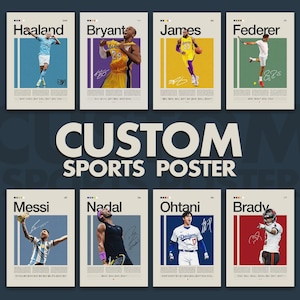 Peut inclure: Huit affiches sportives personnalisées avec des athlètes : Haaland, Bryant, James, Federer, Messi, Nadal, Ohtani et Brady. Chaque affiche présente un portrait, le nom et une signature. Le texte "CUSTOM SPORTS POSTER" est au centre.