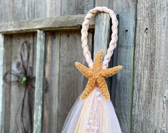 Starfish and Pearl Beach Chair Hanger, OVER 30 COLORS AVAILABLE, Aisle Decor, Pearl Wedding, Beach, Destination Wedding, Pew Bow, Starfish