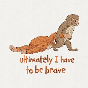 Puede incluir: Diseño bordado con dos monos de dibujos animados. Uno está tumbado, el otro lo tira. El texto "ultimately I have to be brave" está debajo. El diseño está sobre un fondo blanco.