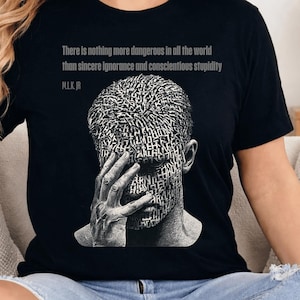 Filosofi T-shirt - MLK-citat T-shirt, porträtt i träkol, kritiskt tänkande gåva - bomullströja