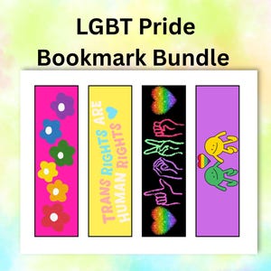 Op de afbeelding: LGBT Pride Bookmark Bundle met vier kleurrijke bladwijzers. Ontwerpen omvatten bloemen, de tekst "TRANS RIGHTS ARE HUMAN RIGHTS", regenboog harten en gestileerde figuren. De bladwijzers staan tegen een aquarel achtergrond.