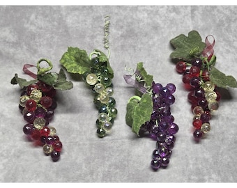 Racimos de uvas facetados de Lucite estilo MCM vintage, 4 unidades, fruta artificial, excelente estado.