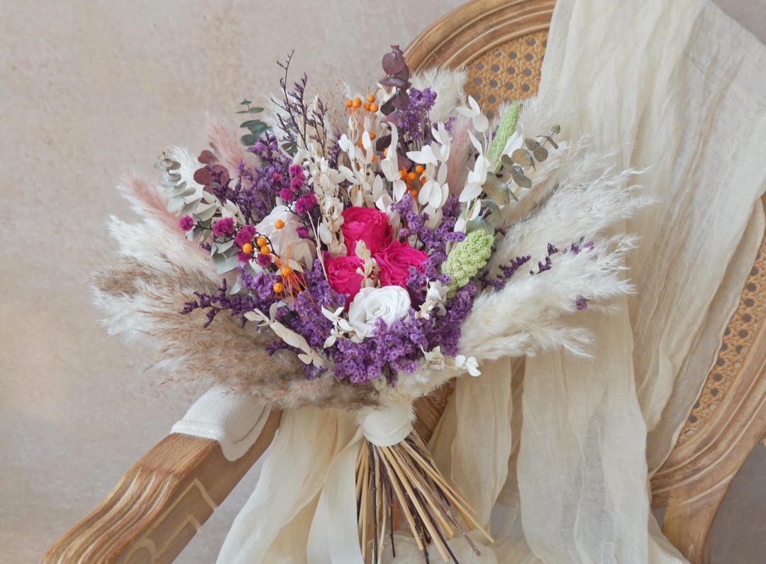 Bouquet de mariée en fleurs séchées lilas et magenta, bouquet de ...