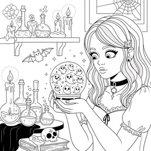 Puede incluir: Ilustraci&oacute;n en blanco y negro de una persona mirando una bola de cristal llena de fantasmas. La escena incluye velas, botellas de pociones, un murci&eacute;lago, una calavera y un libro, creando un tema g&oacute;tico y espeluznante.