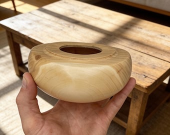 Vaso decorativo in legno di ciliegio – Oggetto in legno tornito a mano – Decorazione moderna in legno – Decorazione minimalista per la tavola – Regalo in legno