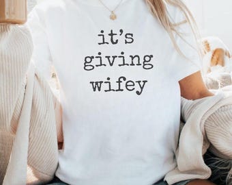 Its Giving Wifey Comfort Colors T-Shirt - Bride to Be Shirt, Newlywed Tee, Custom Engagement Gift, Honeymoon Wedding Day Sweatshirt GN59