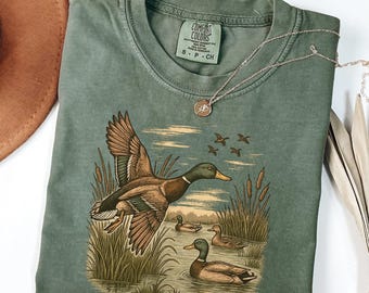 Comfort Colors® Vintage Mallard Duck Sweatshirt, Retro Waterfowl Pullover, 90s Fall Duck Shirt, Cute Animal Lover Gift, Cozy Autumn Tee GN29