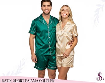 Conjunto de pijama corto de satén para parejas, personalizado con texto y monograma. Ideal para bodas, fiestas y aniversarios. Regalo perfecto para ella. Pijama ligero a juego.
