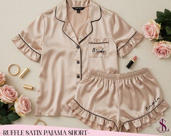 Pijama corto de satén con volantes personalizado, pijama con nombre personalizado, ropa de dormir para fiesta nupcial, regalo de propuesta de dama de honor, pijama corto de satén, regalo para ella