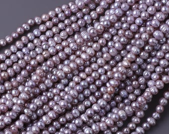 Collana con perle d'acqua dolce semilavorate, perline quasi rotonde infilate da 6-7 mm, colore rosa-viola, un filo lungo circa 35 cm