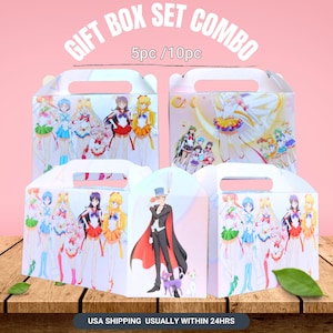 May include: Gift box set combo featuring anime characters in colorful outfits. The boxes have white handles and are decorated with various characters. The text "GIFT BOX SET COMBO" is printed at the top. The boxes are on a wooden surface.