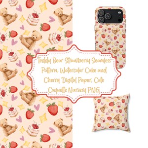 Könnte beinhalten: Ein nahtloses Muster mit Aquarellillustrationen von Teddybären, Erdbeeren, Kuchen mit Kirschen und kleinen Herzen auf einem hellpfirsichfarbenen Hintergrund. Das Design ist auf einer Handyhülle und einem quadratischen Kissen zu sehen.