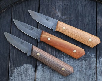 Hunting Knife - Bushcraft, Skinning and Field Dressing - High Carbon Steel with Hardwood Handle