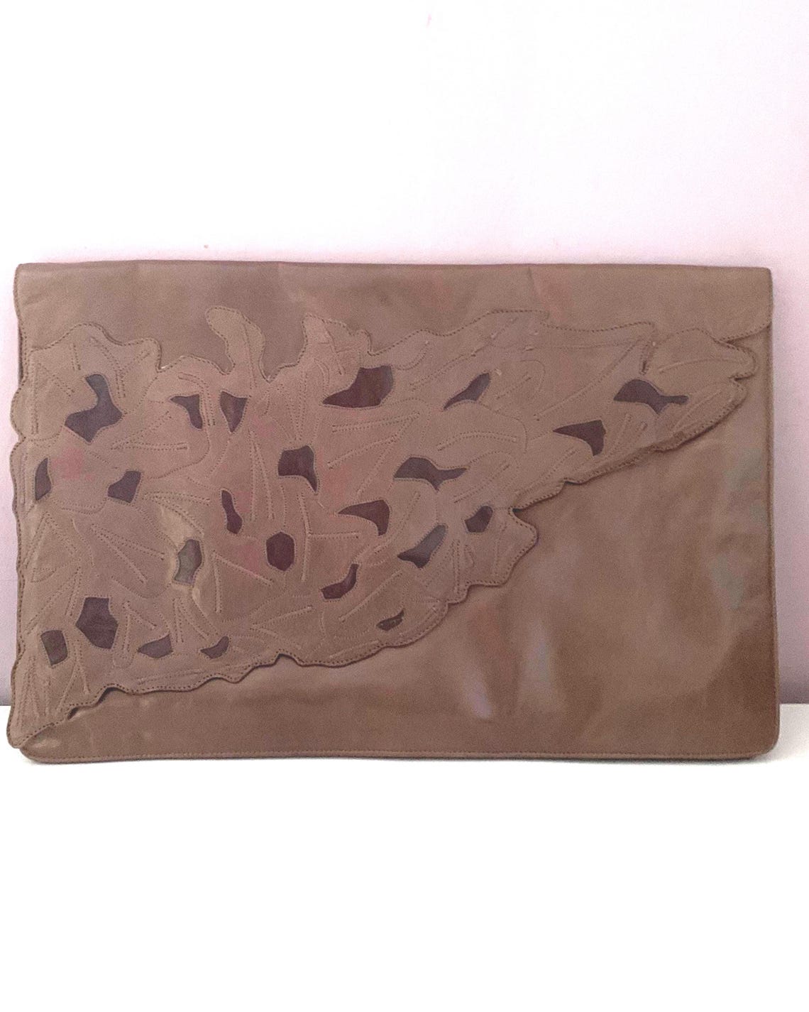 Pochette Pelle Taupe Ottorino Bossi Made in Italy, Borsa a Mano Oversize Traforata, Busta Portadocumenti Portatablet Minimalista Donna, foto 1 di 5