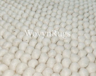 Alfombra de lana gruesa tejida a mano con bucles / Alfombra nórdica de guijarros texturizados color marfil para decoración