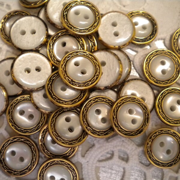 34 nice shabby french buttons.