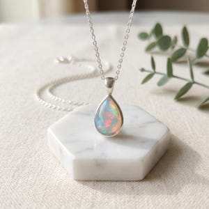 Äthiopische Opal-Tränen-Halskette, 925 Sterlingsilber-Opal-Anhänger, Natürliche Feueropal-Halskette, tropfenförmiger Opalschmuck, Oktober Geburtsstein