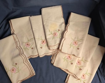 Set of 8 Vintage Embroidered Floral Napkins with Scalloped Edges