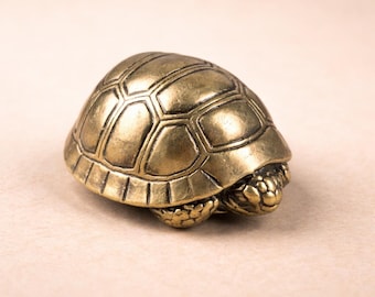 Figura de tortuga en miniatura de latón macizo: decoración vintage de escritorio y amuleto de la suerte