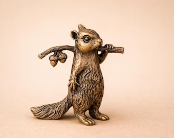 Figura de ardilla de latón: mini animal decorativo para escritorio o estantería
