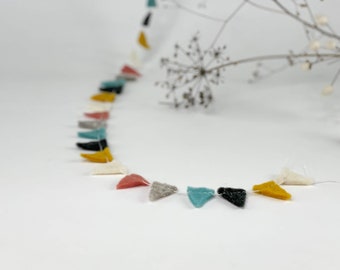 Pennant necklace made of felt inpastel tones