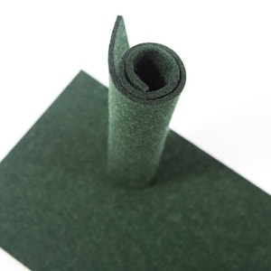 High quality wool felt plate 30x20 CmTannengrün