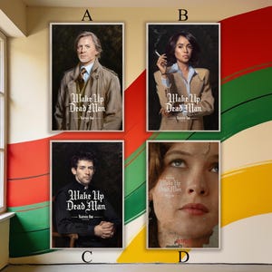 Peut inclure: Quatre affiches de film encadrées avec le titre "Wake Up Dead Man" et le texte "Knives Out". Les affiches présentent des portraits de personnes dans diverses poses et tenues. Le fond est un mur coloré.