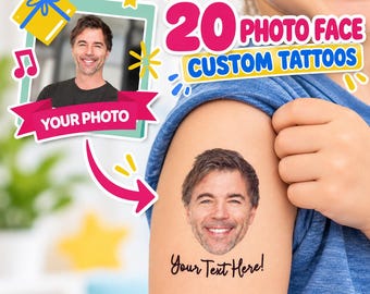 Op de afbeelding: Een set van 20 gepersonaliseerde tijdelijke tatoeages met een gezicht en de tekst Your Text Here. De afbeelding bevat een fotokader met een cadeau-icoon, muzieknoten en de tekst 20 PHOTO FACE CUSTOM TATTOOS in roze en blauw.