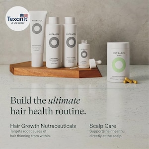 Puede incluir: Juego de tres tazas de cer&aacute;mica con acabado mate moteado. Las tazas son de color crema, gris claro y gris oscuro. Cada taza tiene un dise&ntilde;o simple y minimalista.