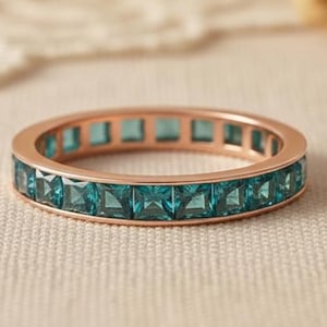 Eternity Teal Sapphire Bandring, Princess Cut Jubiläumsring, Einzigartiger Channel Set Ring für Frauen, Minimalistischer Vorschlag Ring für Sie