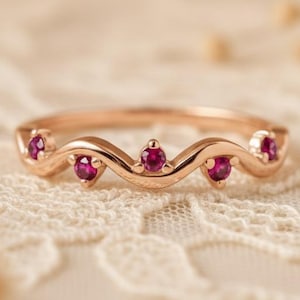 Rosa Rubin Eternity, Verlobungsring & Jubiläumsring für sie, Versprechensring, kleine tägliche Kleidung Juli Birthstone Ring, Zick-Zack Eternity