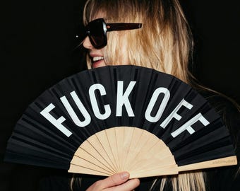 FUCK OFF – Handfächer von Elektro Vibes | Festival & Club Accessoire | Bambus und Stoff | Frech, selbstbewusst + unmissverständlich