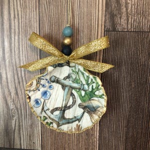 Decoupaged Clam Seashell Tropical Anchor Ornament