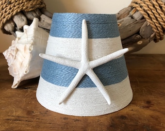 Paralume in juta a righe blu cielo: decorazione per lampadario in stile casa sulla spiaggia