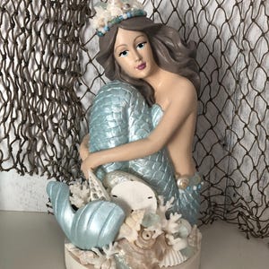 Isla  Sitting Mermaid Statue Decor