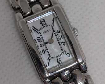 Impresionante Seiko 1N00 F190 Tank con esfera Breguet de nácar.