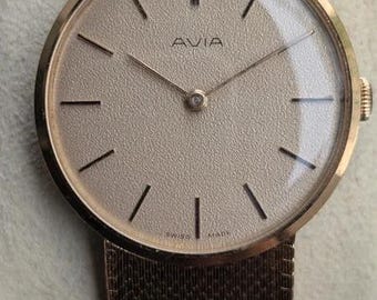 Stunning 1960s Mens Vintage dress Watch by Avia