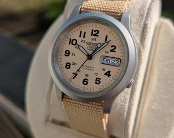 Reloj Seiko 5 SNKN27K1 color crema en perfecto estado.