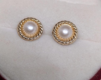 Pendientes vintage de perla Mabe en oro de 9 quilates con borde de cuerda retorcida