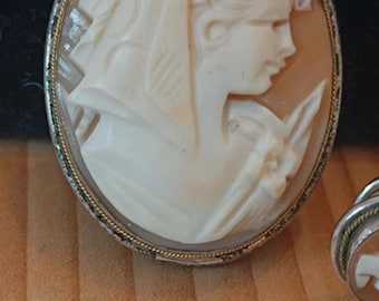 Camafeo y pendientes de plata antigua. Leer descripción.