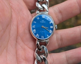 Impresionante reloj vintage de señora con esfera azul y detalles plateados.