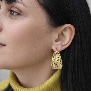 Vintage Bohemian Golden Wire Hoop Earrings – KC Gold-Plated Intricate Floral Design, Lightweight Statement Earrings for Women image 1