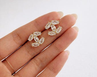 18K Gold Plated Elegant Cute Copper Earrings – Minimalist Crystal Stud Earrings for Daily Wear, Parties & Gatherings