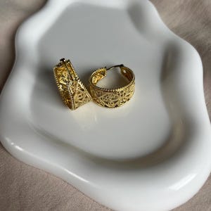 Vintage Bohemian Golden Wire Hoop Earrings – KC Gold-Plated Intricate Floral Design, Lightweight Statement Earrings for Women image 5