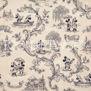 Puede incluir: Un patrón de toile de fondo crema con Mickey Mouse y Minnie Mouse en varias escenas. Las ilustraciones en blanco y negro incluyen a Mickey y Minnie en un bote, bajo un paraguas y tocando la guitarra, con detalles florales y de volutas.
