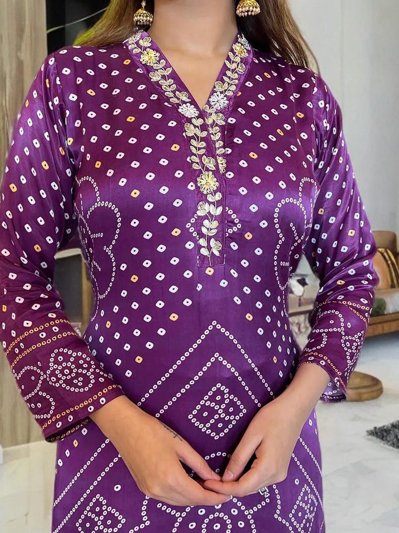 Handgjord Bandhani Rayon Kurta Set, lila broderad indisk kostym bild 2