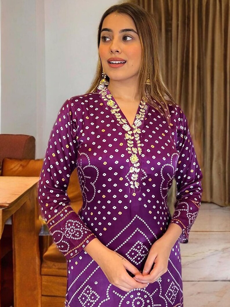 Handgjord Bandhani Rayon Kurta Set, lila broderad indisk kostym bild 3