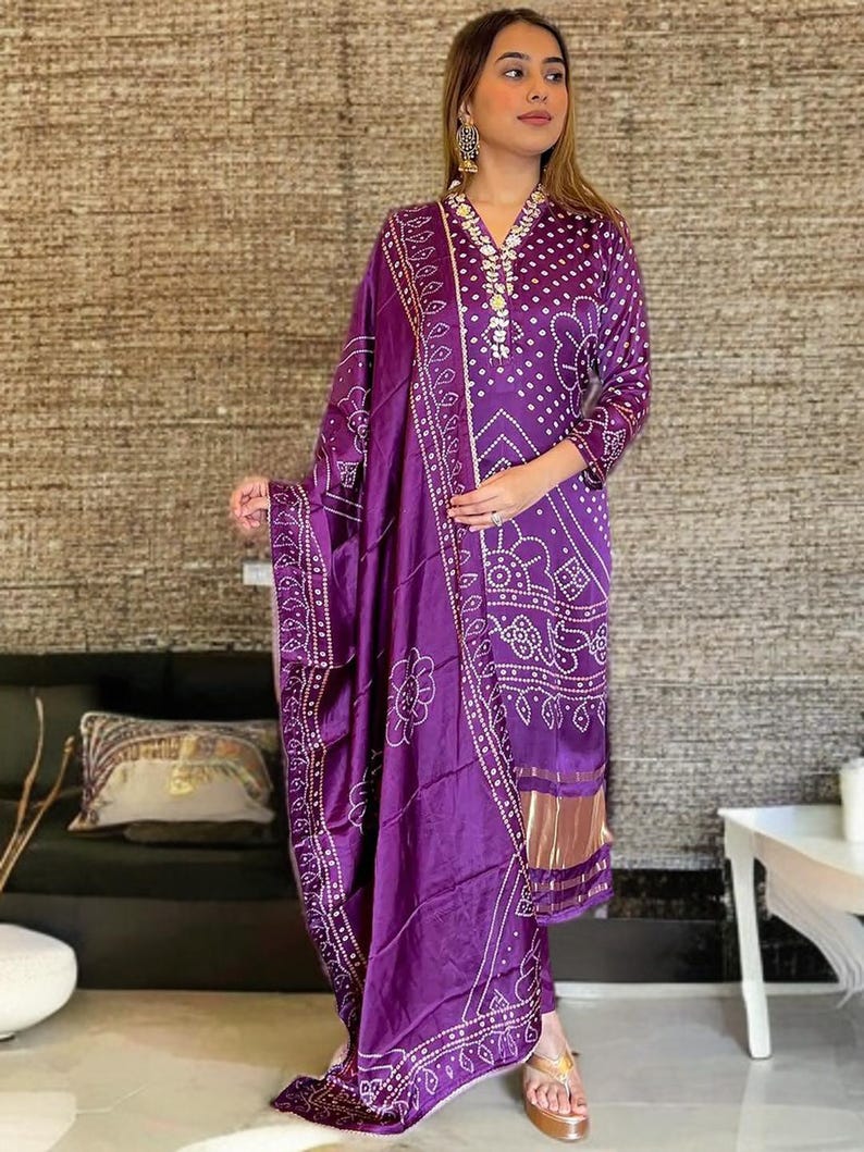 Handgjord Bandhani Rayon Kurta Set, lila broderad indisk kostym bild 1
