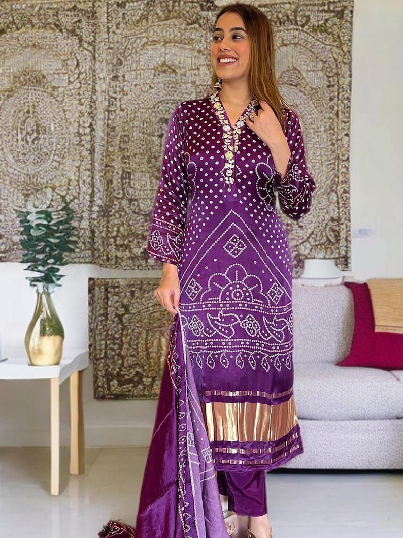 Handgjord Bandhani Rayon Kurta Set, lila broderad indisk kostym bild 5